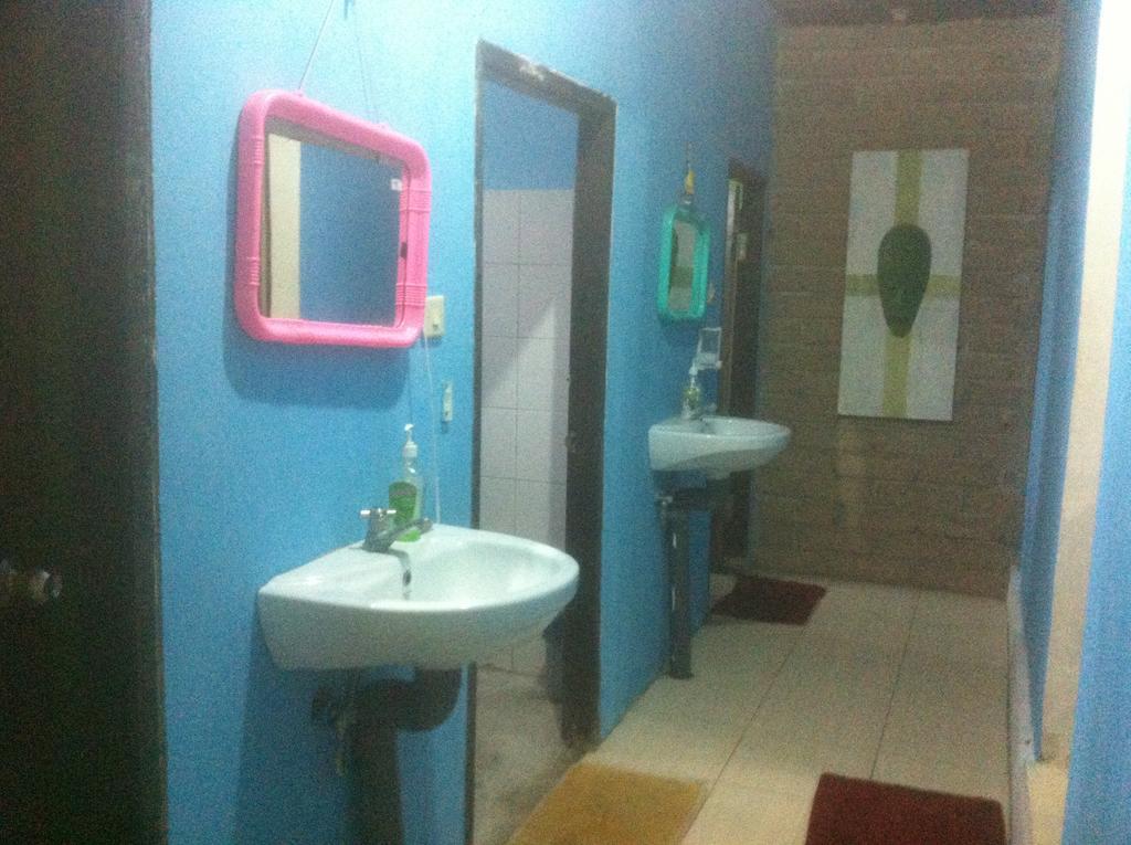 Good For Ya Knee Hostel & Bungalows (Adults Only) Gili Trawangan Dış mekan fotoğraf