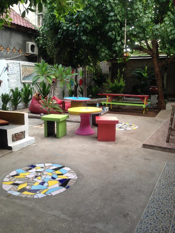 Good For Ya Knee Hostel & Bungalows (Adults Only) Gili Trawangan Dış mekan fotoğraf