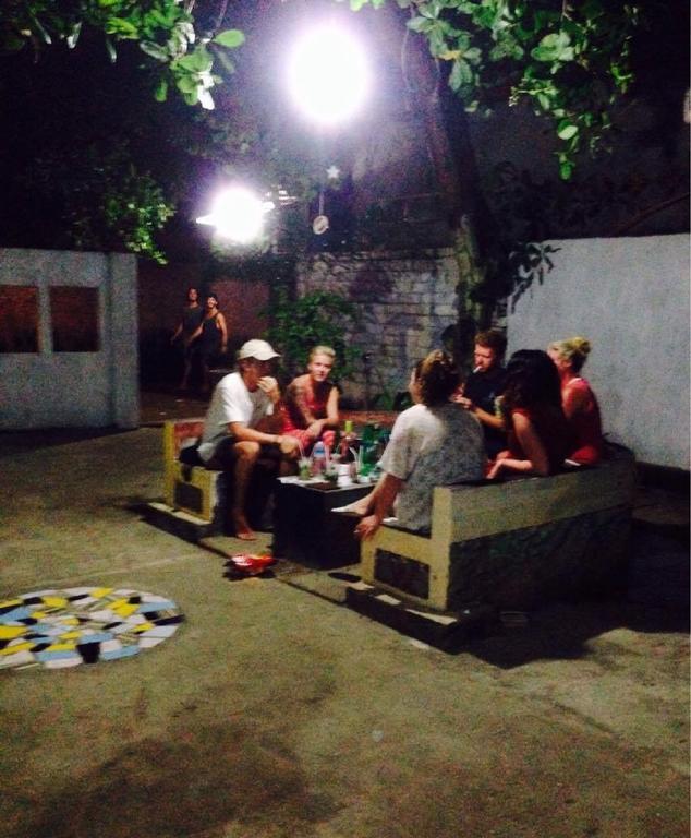 Good For Ya Knee Hostel & Bungalows (Adults Only) Gili Trawangan Dış mekan fotoğraf