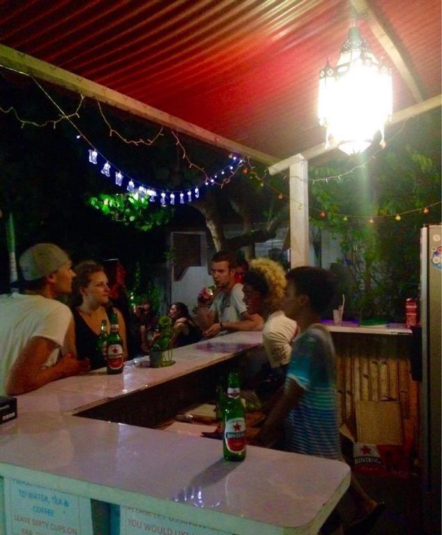Good For Ya Knee Hostel & Bungalows (Adults Only) Gili Trawangan Dış mekan fotoğraf