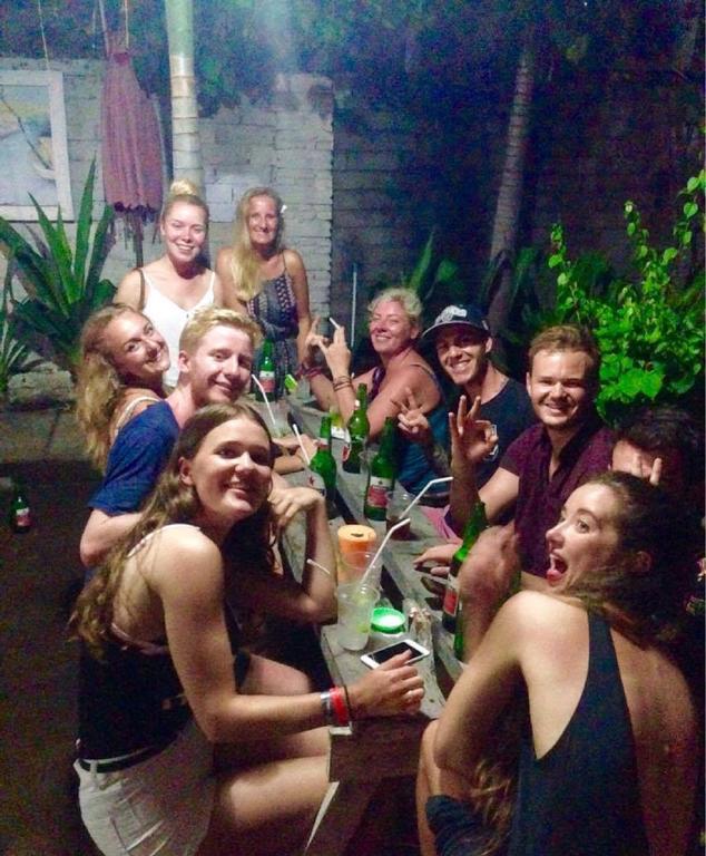 Good For Ya Knee Hostel & Bungalows (Adults Only) Gili Trawangan Dış mekan fotoğraf