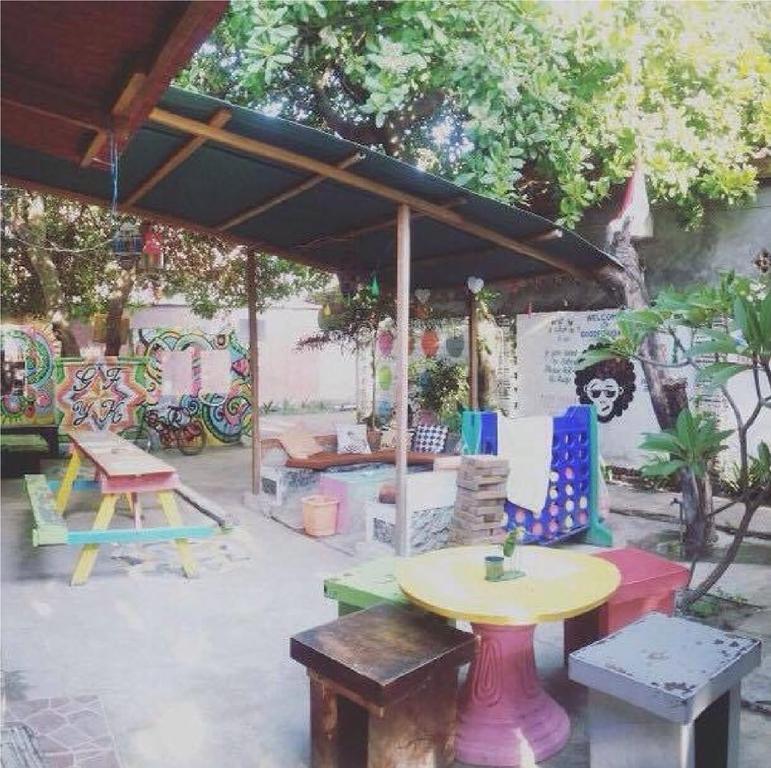 Good For Ya Knee Hostel & Bungalows (Adults Only) Gili Trawangan Dış mekan fotoğraf