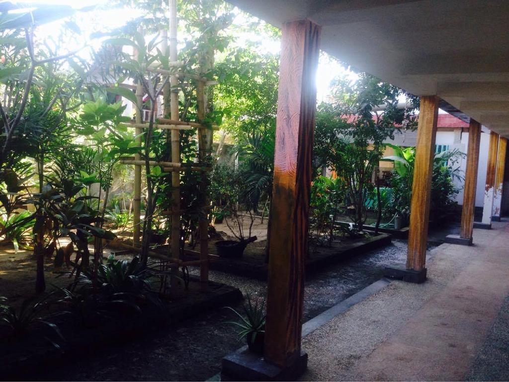 Good For Ya Knee Hostel & Bungalows (Adults Only) Gili Trawangan Dış mekan fotoğraf